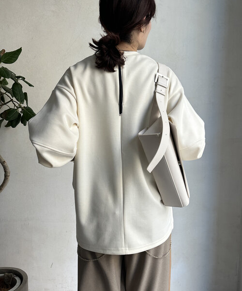 DouDou(ドゥドゥ)の「【WEB限定】ダンボールランタンスリーブプルオーバー(Tシャツ/カットソー・レディース・ブラック/グレー/アイボリー・FREE)」の12枚目の写真