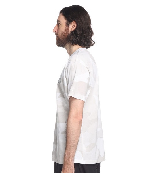 1piu1uguale3 RELAX（ウノピュウノウグァーレトレリラックス）の「1PIU1UGUALE3 RELAX (ウノ ピュ ウノ ウグァーレ トレ リラックス) ラインストーンロゴ  半袖Tシャツ（Tシャツ/カットソー・メンズ・ホワイト/ブラック・S/M/L/XL/2XL）」の4枚目の写真