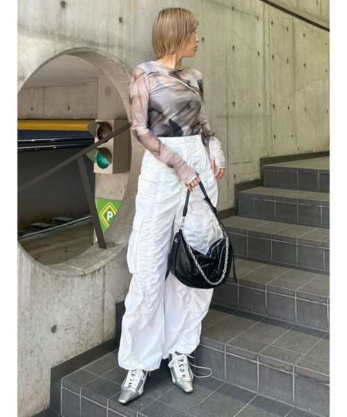 MURUA（ムルーア）の「ロゴモチーフギャザーショルダーバッグ（ショルダーバッグ・レディース・ブラック/シルバー・FREE）」の10枚目の写真