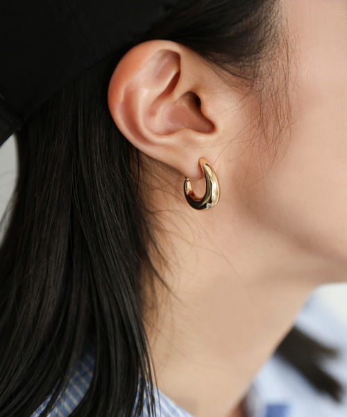 select MOCA（セレクトモカ）の「カーブラインメタルイヤリング（イヤリング・レディース・ゴールド/シルバー・FREE）」の2枚目の写真