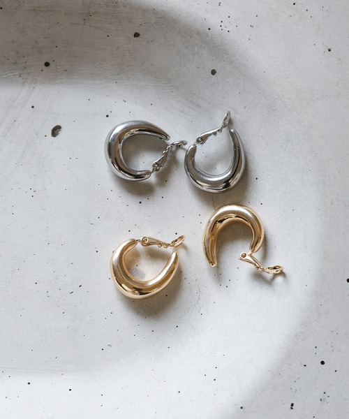 select MOCA（セレクトモカ）の「カーブラインメタルイヤリング（イヤリング・レディース・ゴールド/シルバー・FREE）」の5枚目の写真