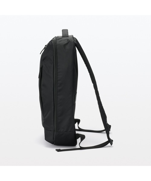 無印良品（ムジルシリョウヒン）の「肩の負担を軽くする　撥水ナイロンビジネスリュックサック（バックパック/リュック・レディース・ブラック・FREE）」の5枚目の写真