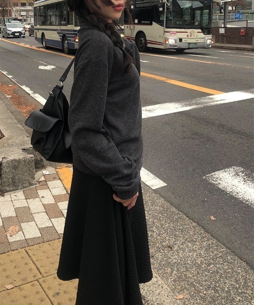 anyonemore（エニワンモア）の「エンボスクエアレイヤードミディスカート（スカート・レディース・ブラック・FREE）」の4枚目の写真