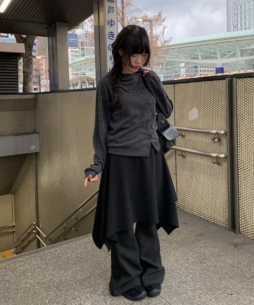 anyonemore（エニワンモア）の「エンボスクエアレイヤードミディスカート（スカート・レディース・ブラック・FREE）」の5枚目の写真