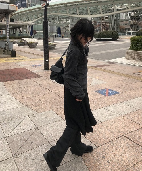 anyonemore（エニワンモア）の「エンボスクエアレイヤードミディスカート（スカート・レディース・ブラック・FREE）」の3枚目の写真