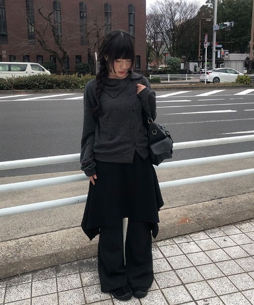 anyonemore（エニワンモア）の「エンボスクエアレイヤードミディスカート（スカート・レディース・ブラック・FREE）」の10枚目の写真