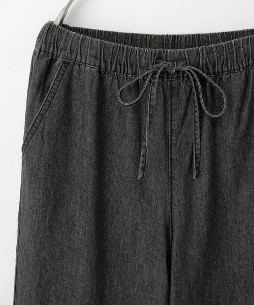 Honeys（ハニーズ）の「デニムイージーパンツ（デニムパンツ・レディース・ブラック/ライトブルー/ライトインディゴブルー/アイボリー・M/LL/L/3L/S）」の16枚目の写真