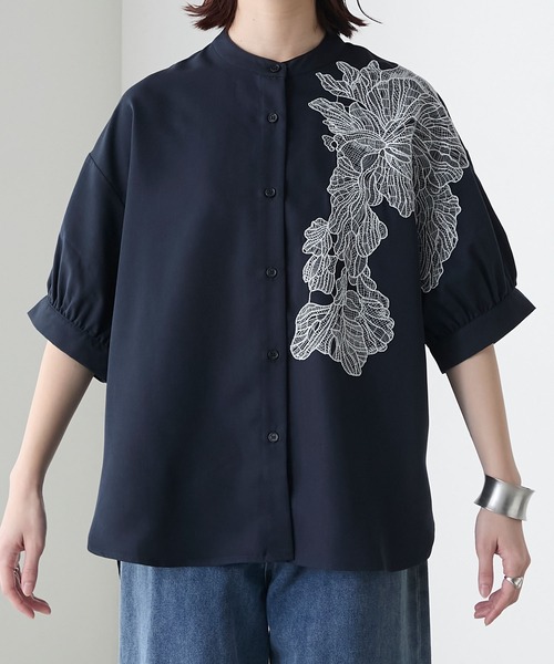 BONLECILL（ボンルシール）の「フラワーレースボリュームスリーブバンドカラーシャツ（シャツ/ブラウス・レディース・ブルー/オフホワイト/ライトグレー/ネイビー/グレー/ネイビー系1/チャコールグレー・FREE）」の13枚目の写真