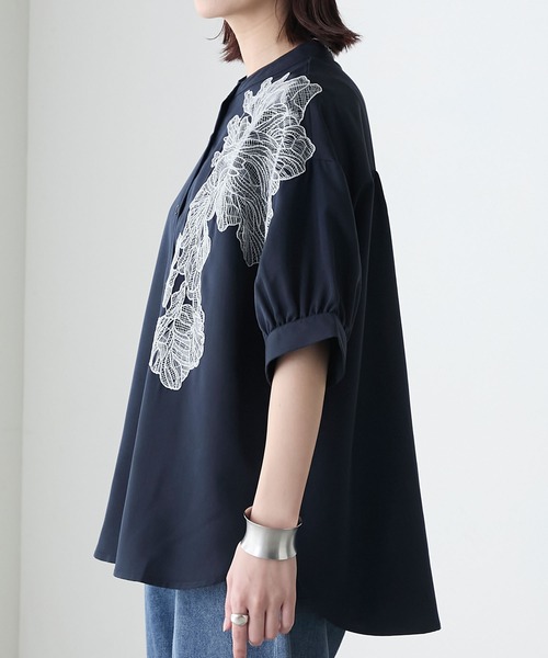 BONLECILL（ボンルシール）の「フラワーレースボリュームスリーブバンドカラーシャツ（シャツ/ブラウス・レディース・ブルー/オフホワイト/ライトグレー/ネイビー/グレー/ネイビー系1/チャコールグレー・FREE）」の21枚目の写真