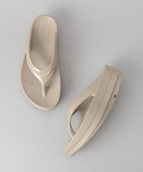 FREAK'S STORE(フリークスストア)の「OOFOS/ウーフォス Oomega/ウーメガ/厚底トングサンダル(サンダル・レディース・ブラック/ピンク系その他/ベージュ・7/8/6)」の10枚目の写真