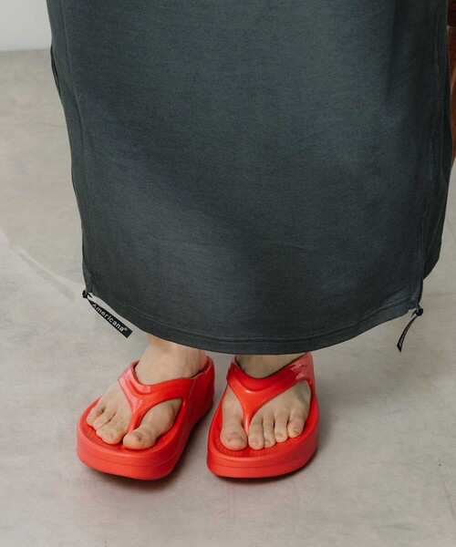 OOFOS/ウーフォス Oomega/ウーメガ/厚底トングサンダル（サンダル