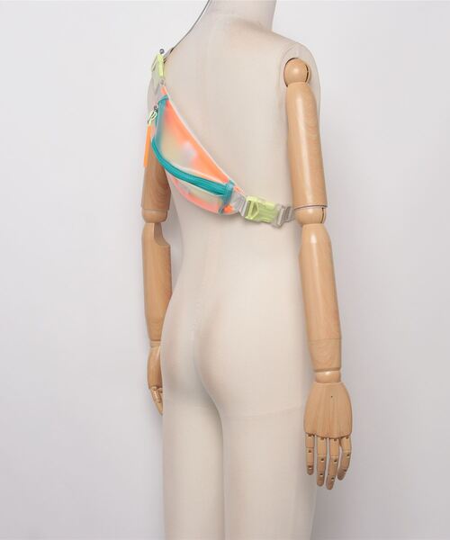 NIKE(ナイキ)の「NIKE NK HERITAGE S WSTPCK - JELLY / ナイキ ヘリテージ S WSTPCK - JELLY 【SP】(ボディバッグ/ウエストポーチ・メンズ・マルチ/パープル/ブルー・ONE SIZE)」の19枚目の写真