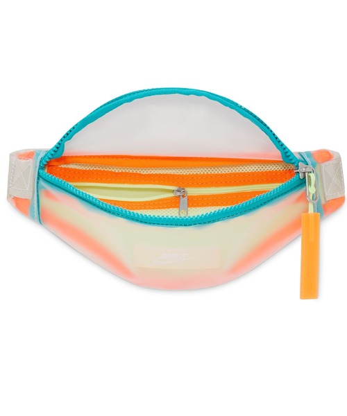 NIKE(ナイキ)の「NIKE NK HERITAGE S WSTPCK - JELLY / ナイキ ヘリテージ S WSTPCK - JELLY 【SP】(ボディバッグ/ウエストポーチ・メンズ・マルチ/パープル/ブルー・ONE SIZE)」の4枚目の写真