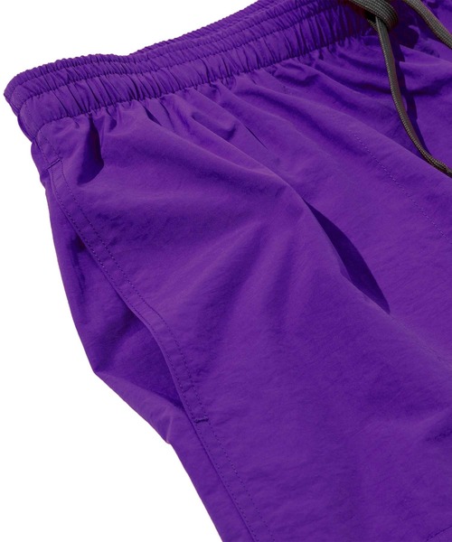 POLeR（ポーラー）の「POLER NYLON WIDE STUFF SHORTS（その他パンツ・メンズ・パープル/ブラック/その他1・L/M）」の5枚目の写真