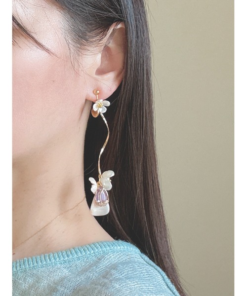 tone（トーン）の「【Agaro】No.453e　k16gpフラワー　花　フェミニン(MA)（イヤリング・レディース・パープル/クリア/ホワイト・FREE）」の2枚目の写真