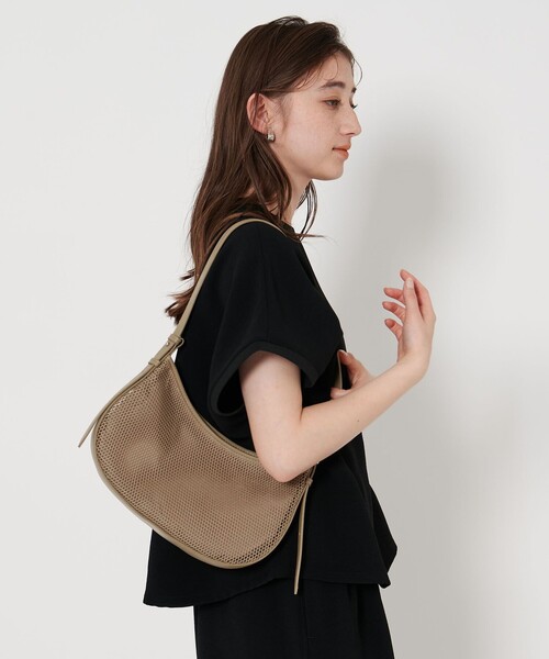 UNITED ARROWS(ユナイテッドアローズ)の「COMFY メッシュ ミニショルダーバッグ(ショルダーバッグ・レディース・ブラック/ベージュ・FREE)」の7枚目の写真