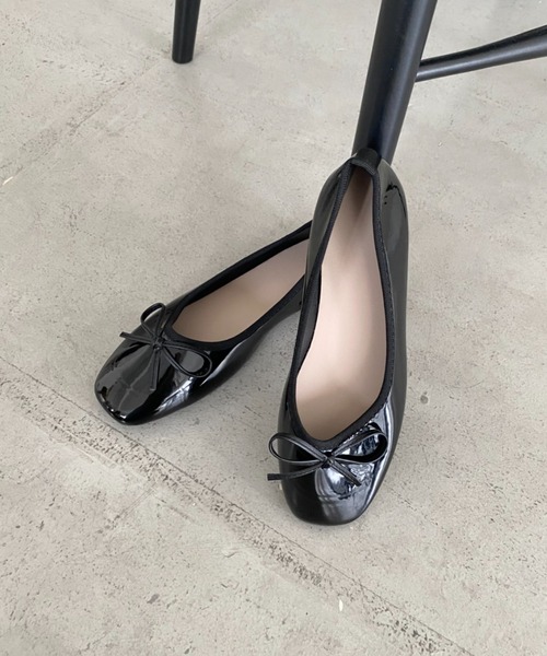 MYMOOD.（マイムード）の「エナメル リボンパンプス ローヒールパンプス（パンプス・レディース・ブラック/レッド・23.5cm/24.5cm）」の5枚目の写真