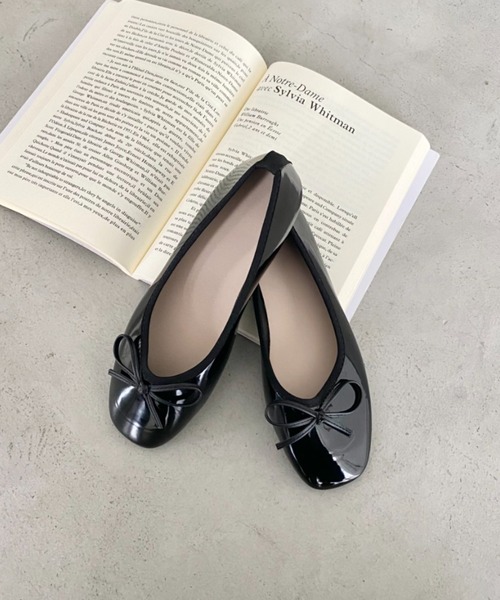 MYMOOD.（マイムード）の「エナメル リボンパンプス ローヒールパンプス（パンプス・レディース・ブラック/レッド・23.5cm/24.5cm）」の4枚目の写真