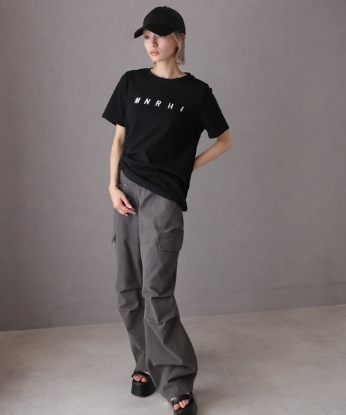 Girly Doll(ガーリードール)の「刺繍フロントロゴTシャツ(Tシャツ/カットソー・レディース・ブラック/ダークグレー/ホワイト・F)」の4枚目の写真