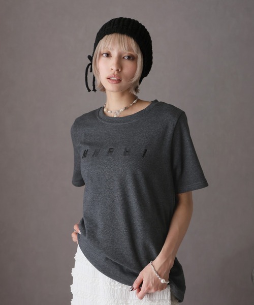 Girly Doll(ガーリードール)の「刺繍フロントロゴTシャツ(Tシャツ/カットソー・レディース・ブラック/ダークグレー/ホワイト・F)」の19枚目の写真