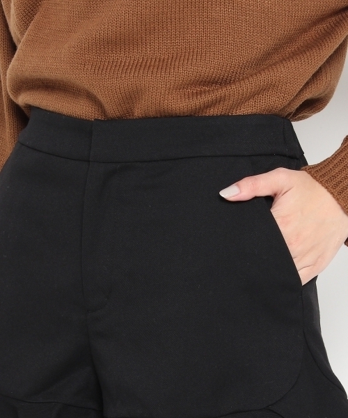 THE EMPORIUM（ジエンポリアム）の「フリルショートパンツ（その他パンツ・レディース・グレー/ブラック・38/40）」の6枚目の写真