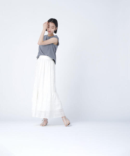 NATURAL BEAUTY BASIC(ナチュラルビューティーベーシック)の「◇【Oggi掲載】メタルプレートノースリーブカットソー(Tシャツ/カットソー・レディース・ブラック/チャコールグレー/オフホワイト/ダークブラウン・FREE)」の6枚目の写真