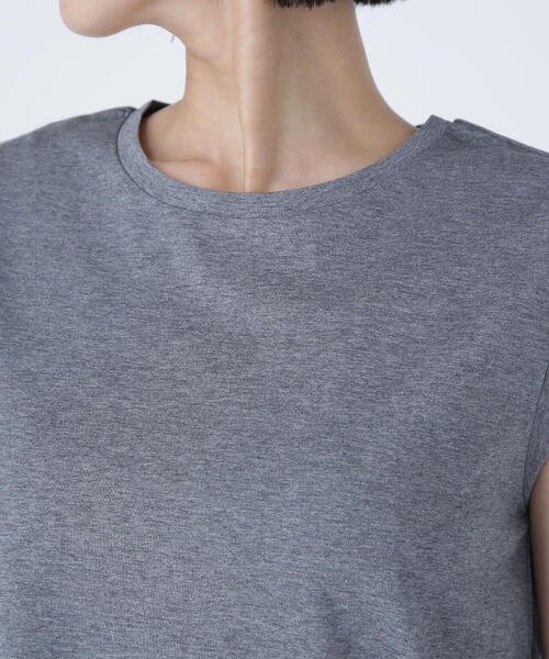 NATURAL BEAUTY BASIC(ナチュラルビューティーベーシック)の「◇【Oggi掲載】メタルプレートノースリーブカットソー(Tシャツ/カットソー・レディース・ブラック/チャコールグレー/オフホワイト/ダークブラウン・FREE)」の9枚目の写真