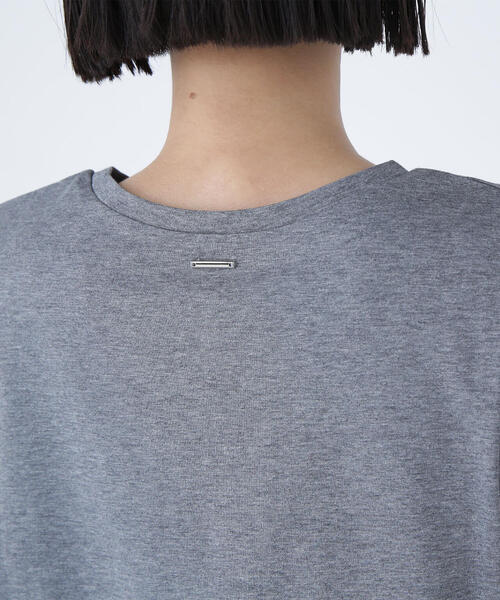 NATURAL BEAUTY BASIC(ナチュラルビューティーベーシック)の「◇【Oggi掲載】メタルプレートノースリーブカットソー(Tシャツ/カットソー・レディース・ブラック/チャコールグレー/オフホワイト/ダークブラウン・FREE)」の10枚目の写真