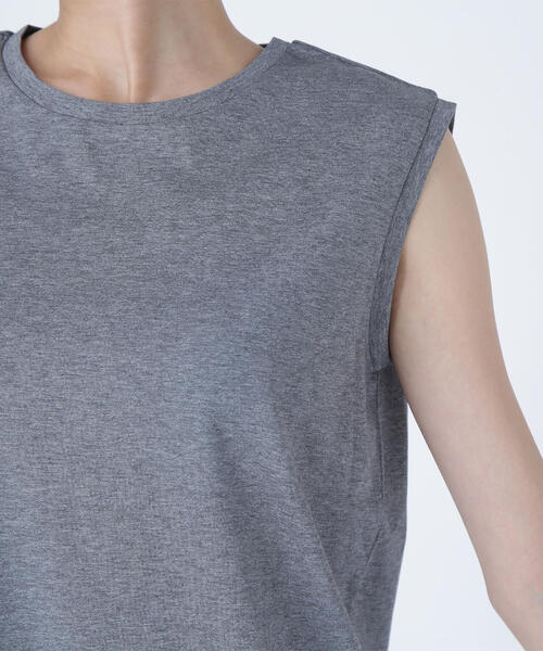 NATURAL BEAUTY BASIC(ナチュラルビューティーベーシック)の「◇【Oggi掲載】メタルプレートノースリーブカットソー(Tシャツ/カットソー・レディース・ブラック/チャコールグレー/オフホワイト/ダークブラウン・FREE)」の11枚目の写真