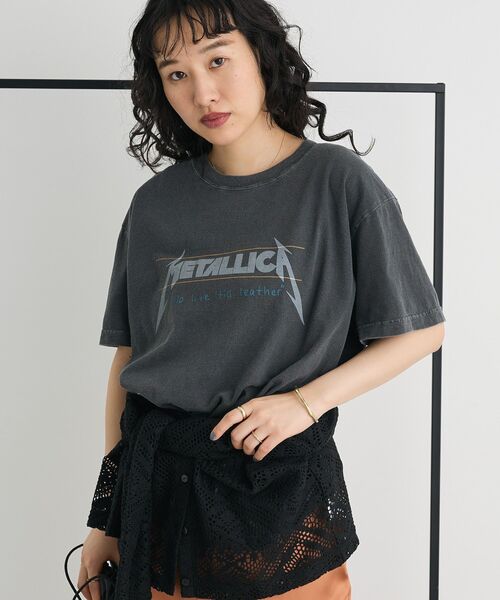 METALLICA（メタリカ）の「METALLICA TEE【ユニセックス】（Tシャツ/カットソー・レディース・チャコールグレー・FREE）」の2枚目の写真