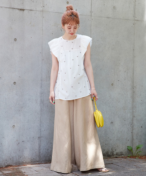 B.C STOCK(ベーセーストック)の「手洗い可 / フラワー刺繍フリルブラウス(シャツ/ブラウス・レディース・ネイビー/ホワイト/ブラウン・FREE)」の4枚目の写真