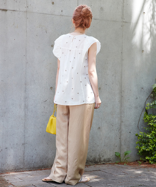 B.C STOCK(ベーセーストック)の「手洗い可 / フラワー刺繍フリルブラウス(シャツ/ブラウス・レディース・ネイビー/ホワイト/ブラウン・FREE)」の6枚目の写真