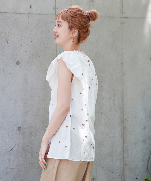 B.C STOCK(ベーセーストック)の「手洗い可 / フラワー刺繍フリルブラウス(シャツ/ブラウス・レディース・ネイビー/ホワイト/ブラウン・FREE)」の9枚目の写真