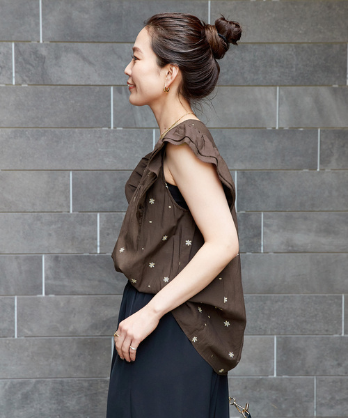 B.C STOCK(ベーセーストック)の「手洗い可 / フラワー刺繍フリルブラウス(シャツ/ブラウス・レディース・ネイビー/ホワイト/ブラウン・FREE)」の17枚目の写真