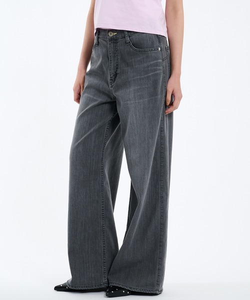 PUBLIC TOKYO(パブリックトウキョウ)の「PUBLICDENIM COOL WIDE(デニムパンツ・レディース・ライトグレー/ライトブルー・2/3/1)」の5枚目の写真