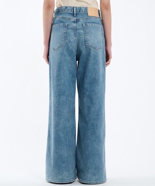 PUBLIC TOKYO(パブリックトウキョウ)の「PUBLICDENIM COOL WIDE(デニムパンツ・レディース・ライトグレー/ライトブルー・2/3/1)」の13枚目の写真