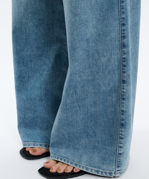 PUBLIC TOKYO(パブリックトウキョウ)の「PUBLICDENIM COOL WIDE(デニムパンツ・レディース・ライトグレー/ライトブルー・2/3/1)」の22枚目の写真