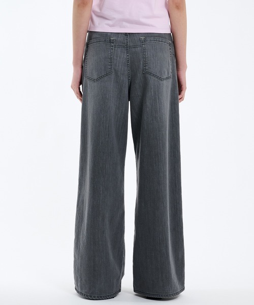 PUBLIC TOKYO(パブリックトウキョウ)の「PUBLICDENIM COOL WIDE(デニムパンツ・レディース・ライトグレー/ライトブルー・2/3/1)」の16枚目の写真