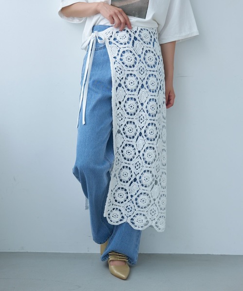 mysty woman(ミスティウーマン)の「クロシェラップオーバースカート 577947(スカート・レディース・ホワイト系その他/オフホワイト・FREE)」の2枚目の写真