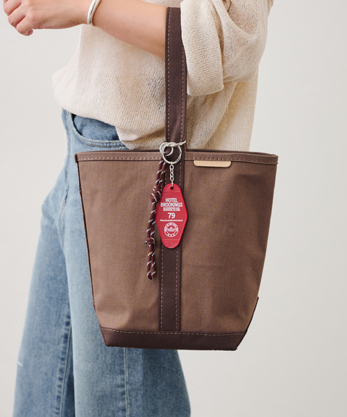 FRAMeWORK(フレームワーク)の「BETTER THAN GOOD ONE HANDLE TOTE BAG(トートバッグ・レディース・キャメル/スミクロ・FREE)」の11枚目の写真