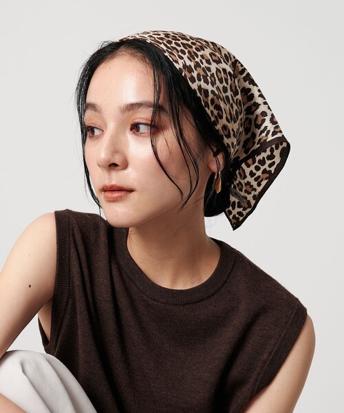 BEAUTY&YOUTH UNITED ARROWS（ビューティーアンドユースユナイテッドアローズ）の「シルク レオパード スカーフ（バンダナ/スカーフ・レディース・ブラック/ブラウン系・FREE）」の4枚目の写真