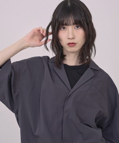 Nora Lily(ノラリリー)の「【Nora Lily】Drawcord Cubist S/S Pullover(シャツ/ブラウス・メンズ・ダークグレー/カーキ/アイボリー/パープル・FREE)」の2枚目の写真
