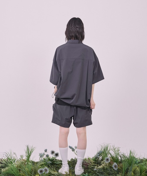 Nora Lily(ノラリリー)の「【Nora Lily】Drawcord Cubist S/S Pullover(シャツ/ブラウス・メンズ・ダークグレー/カーキ/アイボリー/パープル・FREE)」の22枚目の写真