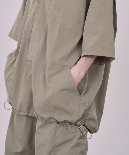 Nora Lily(ノラリリー)の「【Nora Lily】Drawcord Cubist S/S Pullover(シャツ/ブラウス・メンズ・ダークグレー/カーキ/アイボリー/パープル・FREE)」の13枚目の写真