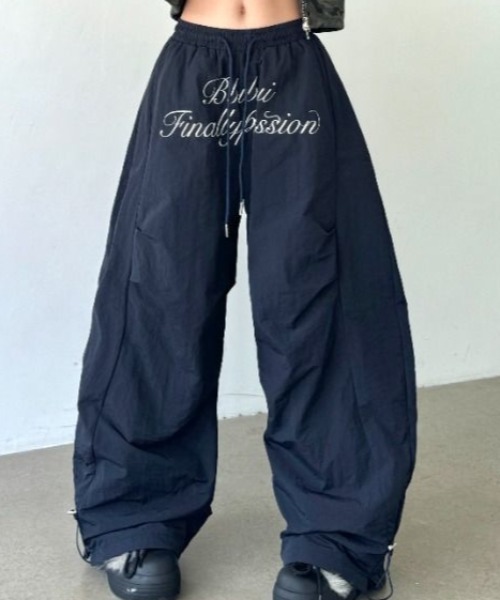 Vipoa（ヴィポア）の「front logo nylon pants（その他パンツ・レディース・グレー/ネイビー・FREE）」の4枚目の写真