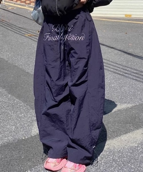 Vipoa（ヴィポア）の「front logo nylon pants（その他パンツ・レディース・グレー/ネイビー・FREE）」の7枚目の写真