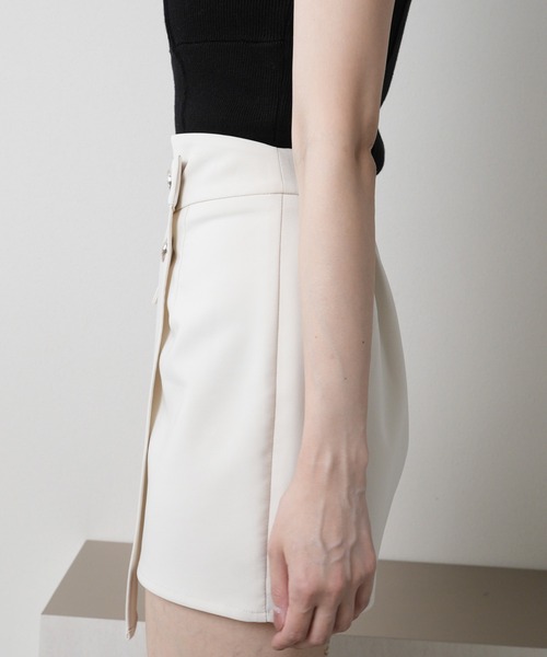 LIPSERVICE（リップサービス）の「アシメボタンラップショ－トパンツ（その他パンツ・レディース・ブラウン/ブラック/アイボリー・M/S）」の8枚目の写真