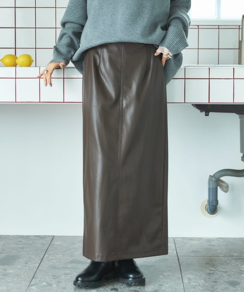 Doux archives（ドゥアルシーヴ）の「ストレッチレザータイトスカート（スカート・レディース・ブラック/ブラウン/モカ・36/38）」の15枚目の写真