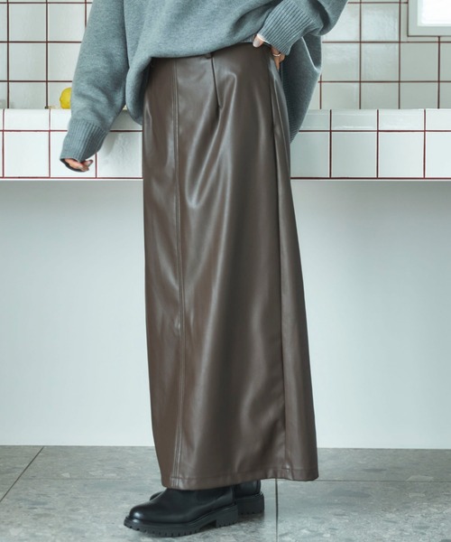 Doux archives（ドゥアルシーヴ）の「ストレッチレザータイトスカート（スカート・レディース・ブラック/ブラウン/モカ・36/38）」の20枚目の写真