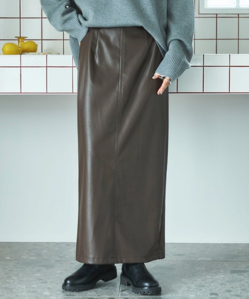 Doux archives（ドゥアルシーヴ）の「ストレッチレザータイトスカート（スカート・レディース・ブラック/ブラウン/モカ・36/38）」の21枚目の写真